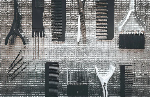 Saç Stilist Aksesuar metal arka plan üzerinde. Kuaförlük beceri. Berber kavramı