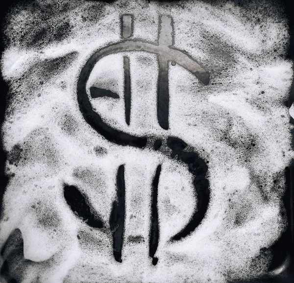 Símbolo de dólar pintado em espuma. O conceito de lavagem de dinheiro sujo e ilegal. Corrupção e suborno. Offshore — Fotografia de Stock