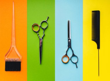 Berber Dükkanı. Çok renkli çizgiler şeklinde pastel kağıt arka plan üzerinde Araçlar Kuaför. Minimalist pop sanat kavramı.