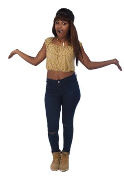 Beyaz arka planda genç kız