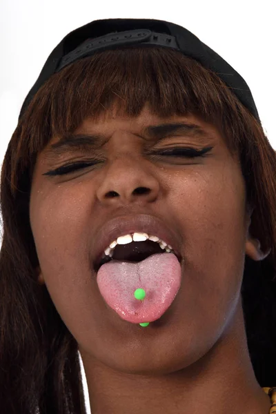 Close up de um piercing de língua — Fotografia de Stock