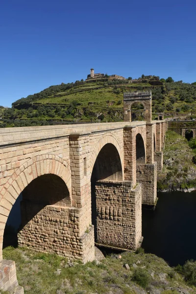 Ponte romano sul fiume Tajo ad Alcantara, Estremadura, Spagna — Foto Stock