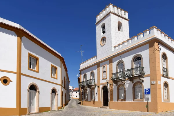 Straße und herrschaftliche Häuser, alter do chao, beiras region, portugal — Stockfoto