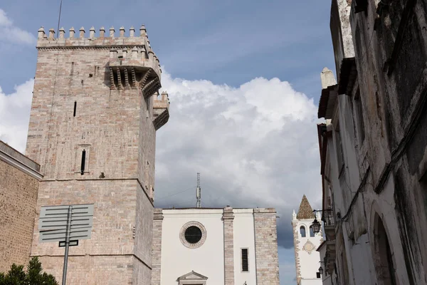 Tres Coroas, (Három Korona) torony, Estremoz, Alentejo régió, — Stock Fotó