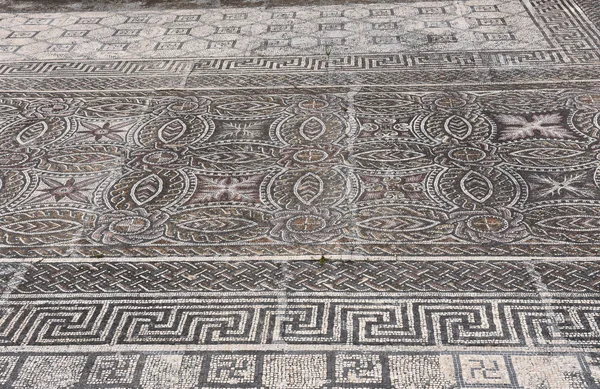 Mosaico geometrico delle rovine romane dell'antica città di Conimbriga — Foto Stock