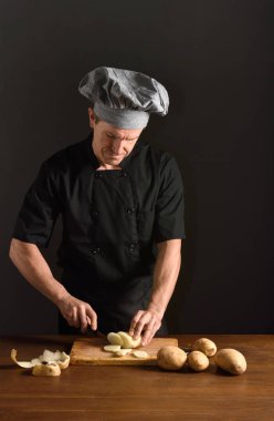 siyah üzerine patates Dilimleme Şef