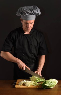 Şef bir marul doğrama