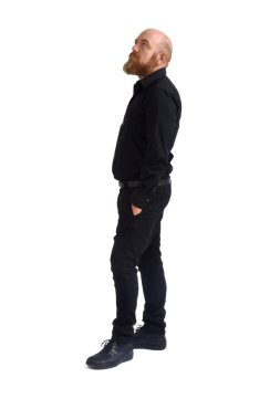 Kızıl saçlı adam beyaz arka plan ile izole,