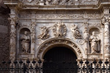 Giriş (Rönesans tarzı) Collegiate Kilisesi Santa Maria La Belediye Başkanı, Calatayud. Zaragoza Eyaleti, Aragon