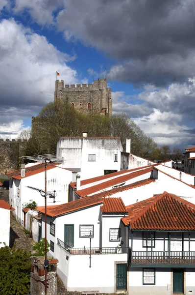 Castillo y casas en la fortaleza de Braganca, Tras os Montes — Foto de Stock