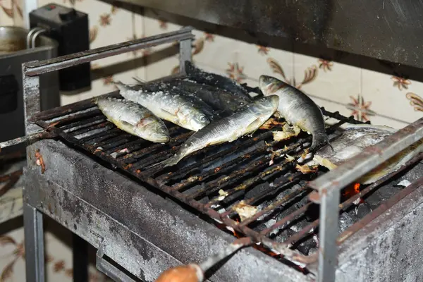 Sardinky na grilu v Aveiro, Portugalsko — Stock fotografie