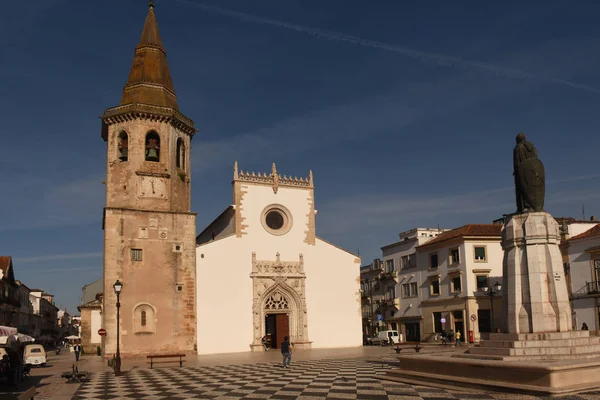 Iglesia de San Juan Bautista y Plaza de la República, Tomar, Este — Foto de Stock