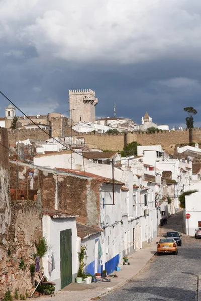 Tres Coroas ,(Three Crowns) Tower, Estremoz, Alentejo region, Po — стокове фото