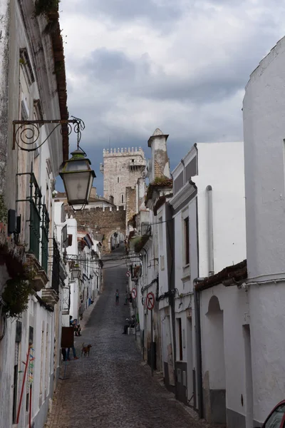 Falu és a torony (Tres Coroas), három korona Estremoz, — Stock Fotó