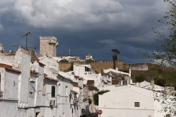 Pueblo y Torre (Tres Coroas), Tres Coronas, Estremoz, Alentej — Foto de Stock