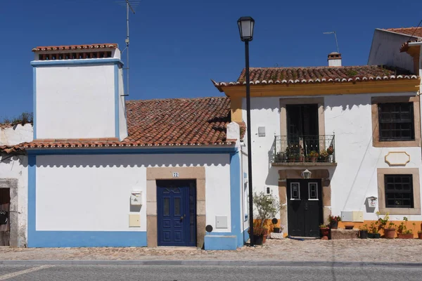 Casa típica com lareira na aldeia de Flor da Rosa, Cra — Fotografia de Stock