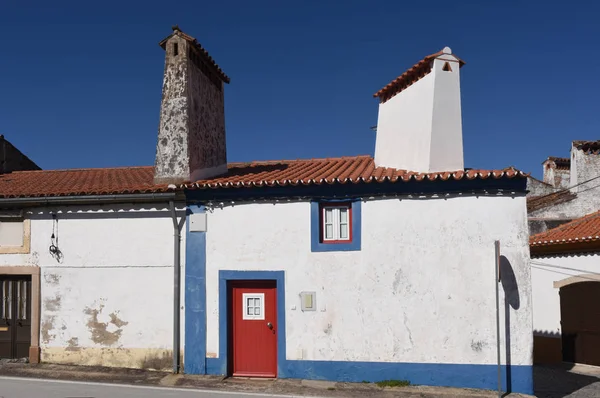 Casa típica com lareira na aldeia de Alpalhao, Alentej — Fotografia de Stock