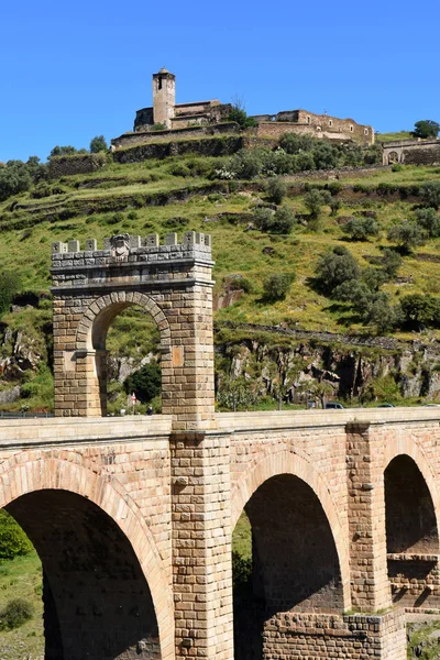 Римский мост через реку Тахо в Алькантаре, провинция Касерес  , — стоковое фото
