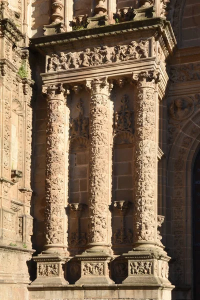 Facciata romanica della Vecchia Cattedrale (ak — Foto Stock