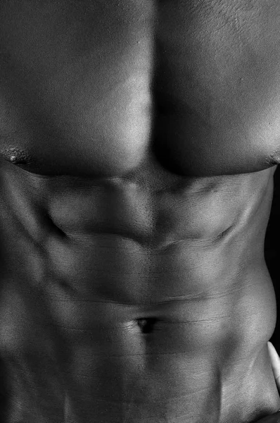 Un hombre negro con un cuerpo musculoso , — Foto de Stock