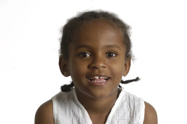 ホワイト アフリカの若い女の子の肖像画 — ストック写真