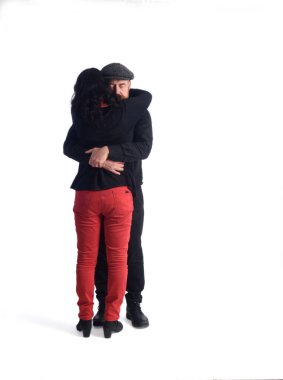 Bir kucaklama için çift beyaz üzerinde