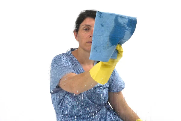 Mujer vidrio de limpieza en blanco —  Fotos de Stock