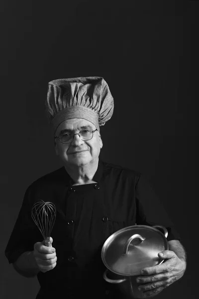 Portret senior szefa kuchni, czarno-białe — Zdjęcie stockowe