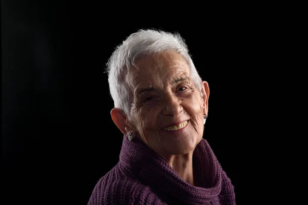 Retrato de una mujer mayor — Foto de Stock