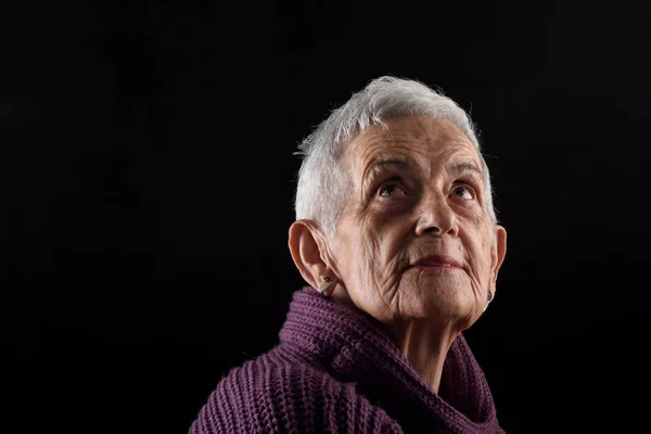 Senior woman looking up — Stock Photo, Image