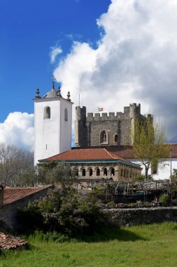 Antik Domus Municipalis Braganca ve kilise Santa Ma