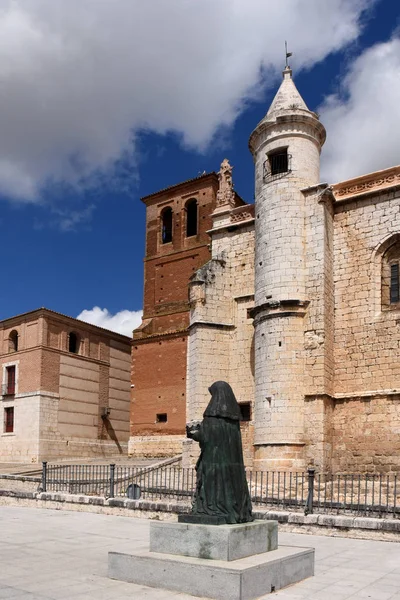 Church of San Antolin and the Houses of the Treaty in Tordesilla — Stock Photo, Image