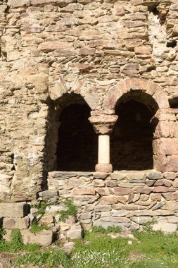 Romanesk eski manastır manastır (geç sekizinci yüzyıl) Sant Quirze de Colera, Alt Emporda, Girona Eyaleti, Catalonia, İspanya