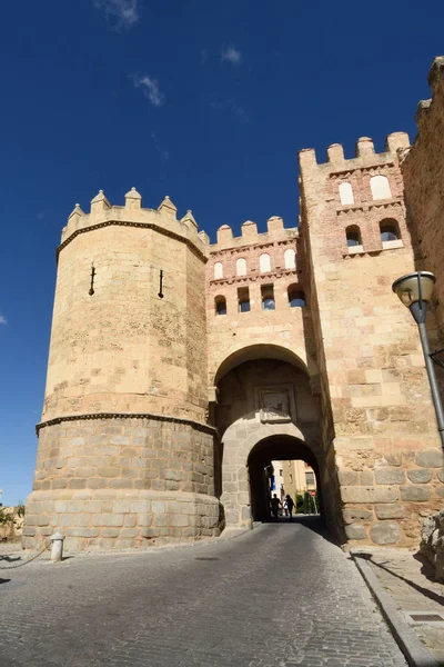 Двері Сан-Андрес Сеговія, Castilla — Ла-Манча Іспанії — стокове фото