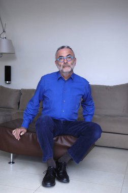 Olgun bir adamın portresi.