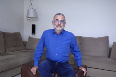 Olgun bir adamın portresi.