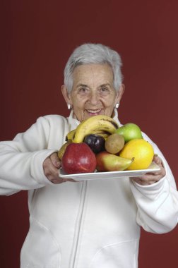 meyve ile üst düzey kadın