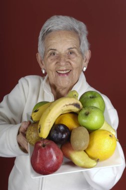 meyve ile üst düzey kadın