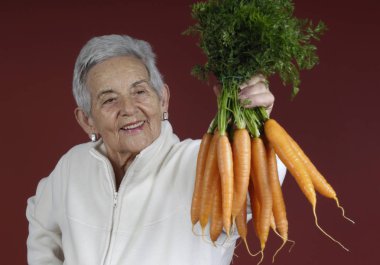 havuç ile üst düzey kadın