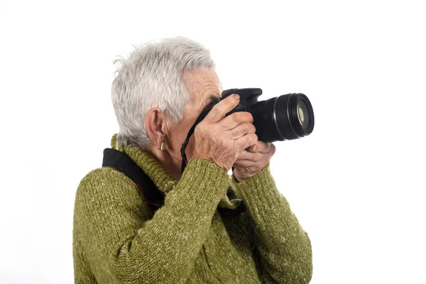 Üst düzey kadın kamera refleks ile çekim