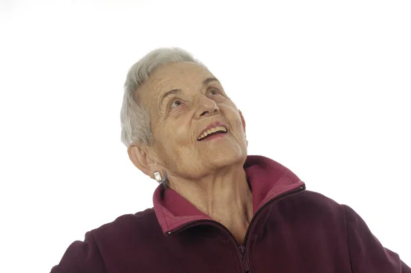 Портрет пожилой женщины на белом — стоковое фото