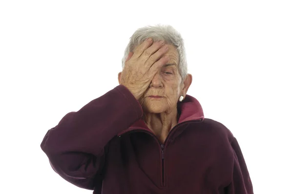 Yaşlı kadın kapsayan bir göz — Stok fotoğraf