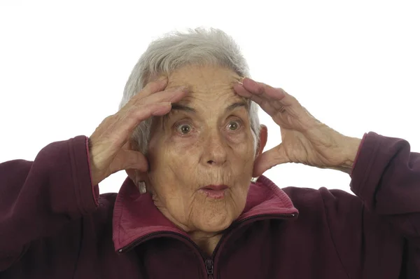 Старша жінка з виразом несподіванки — стокове фото