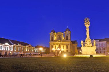 Günbatımında Union Square Timisoara, Romanya.