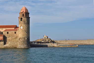  Collioure kıyı kasaba ve Notre Dame des Anges Kilisesi, Col