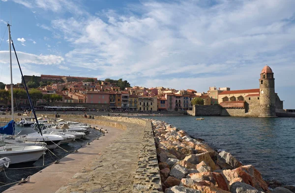 Przybrzeżne miasta Collioure i Kościół Notre Dame des Anges — Zdjęcie stockowe