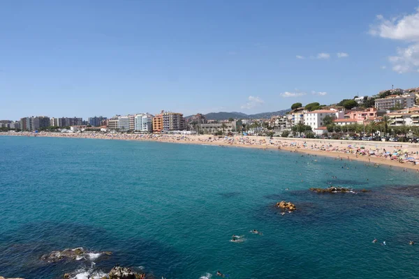 Strand in de kustplaats stad van Blanes, Costa Brava, Girona provincie — Stockfoto