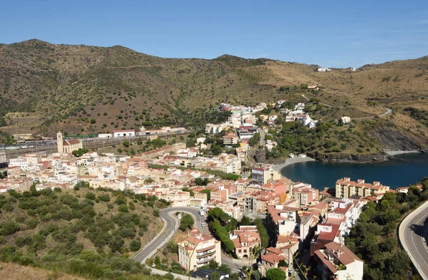 Vista elevata del villaggio di Portbou, Costa Brava, Girona — Foto Stock