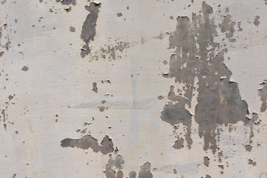 Galvanizli metal üzerine dökülüyor boya