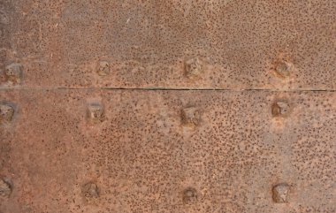 Paslı bir demire yaklaş